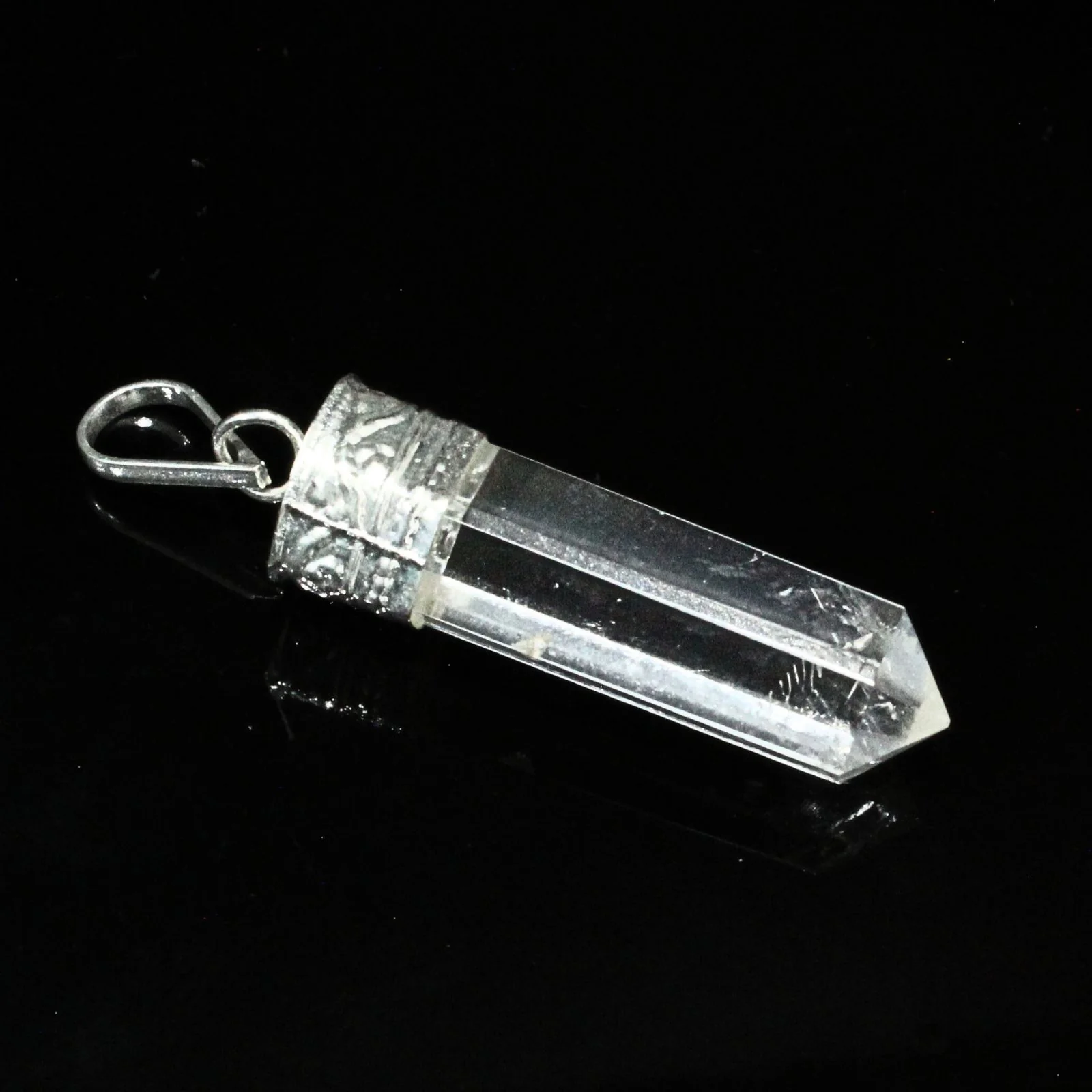 22.3Ct Quartz Crystal Point Pendant - Image 3