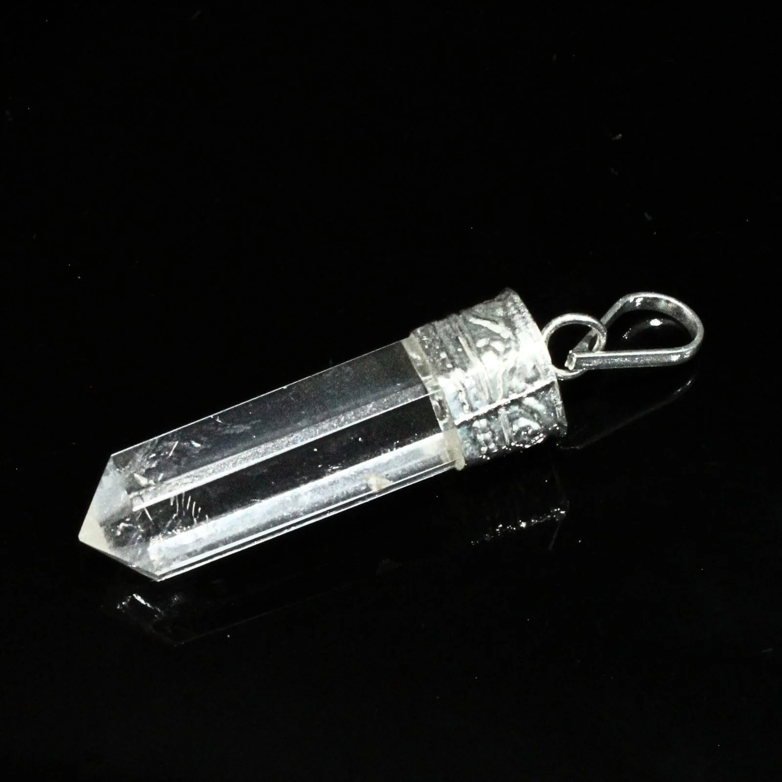 22.3Ct Quartz Crystal Point Pendant - Image 4