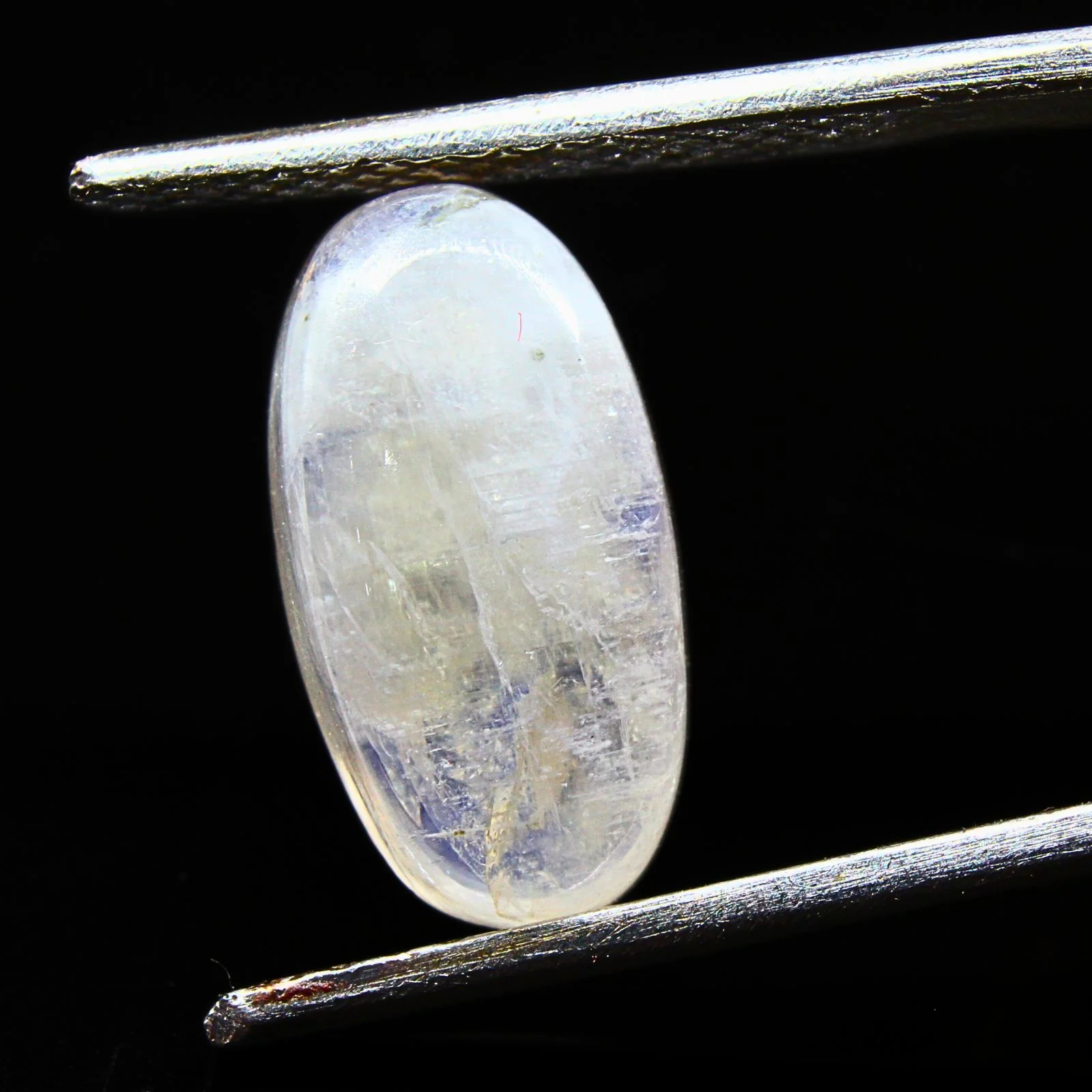 3.9Ct Natural Rainbow Moonstone