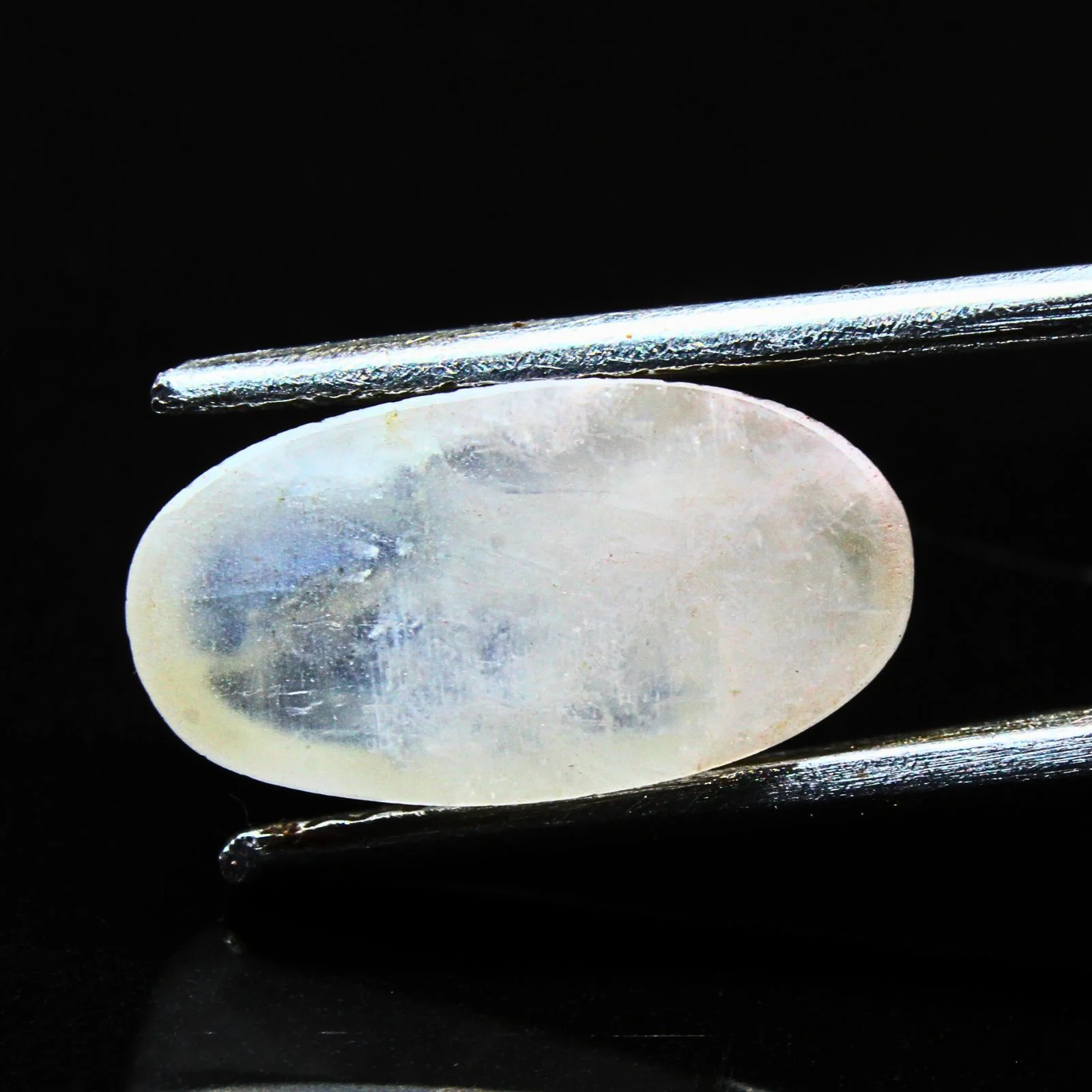 3.9Ct Natural Rainbow Moonstone - Image 3