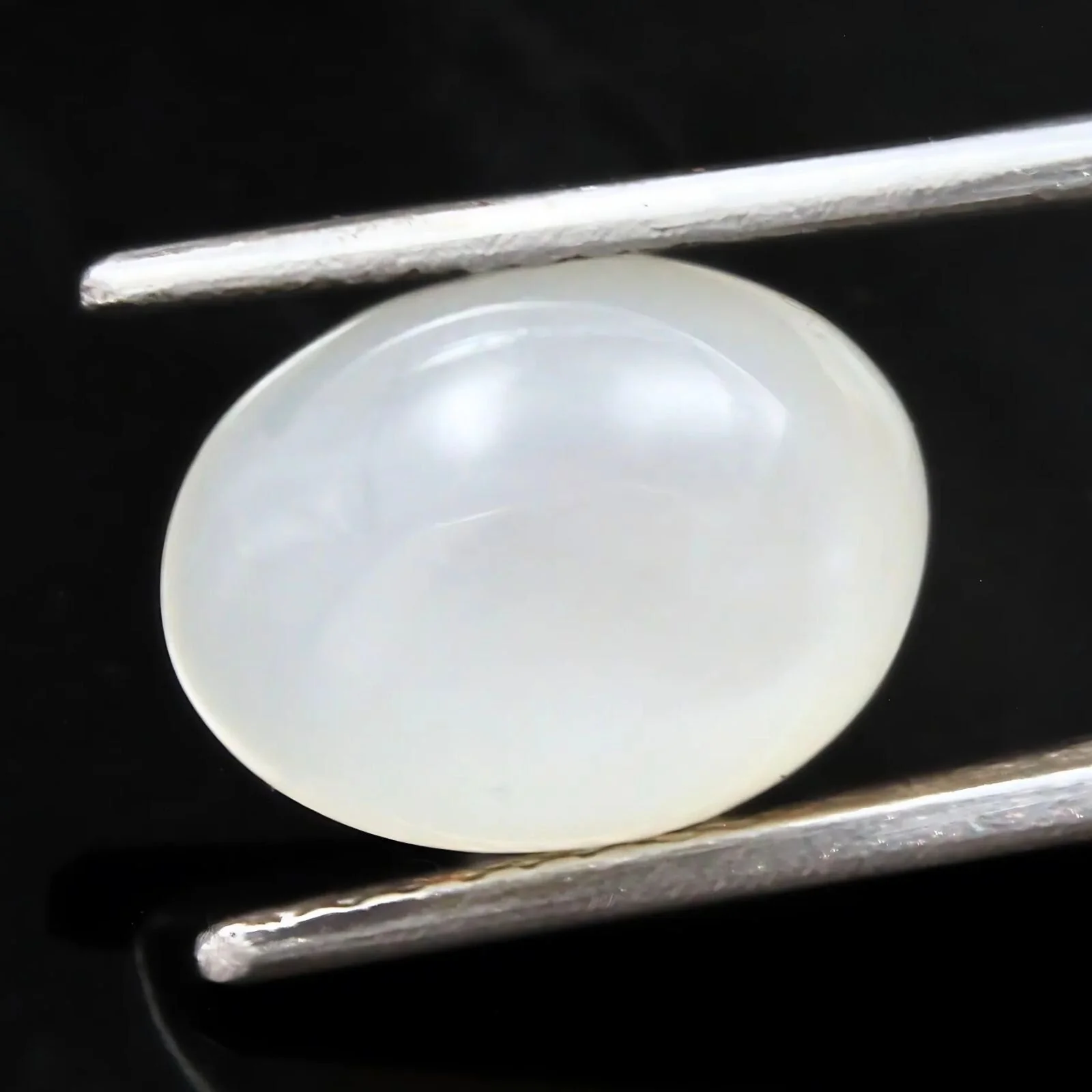 5.7Ct Natural Moonstone Calming Glow Gemstone