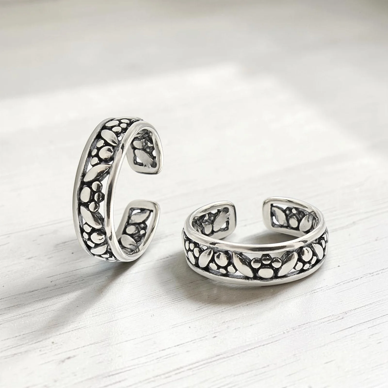925 Real Silver Women Cutwork Antique Toe Ring - Pair - Image 2
