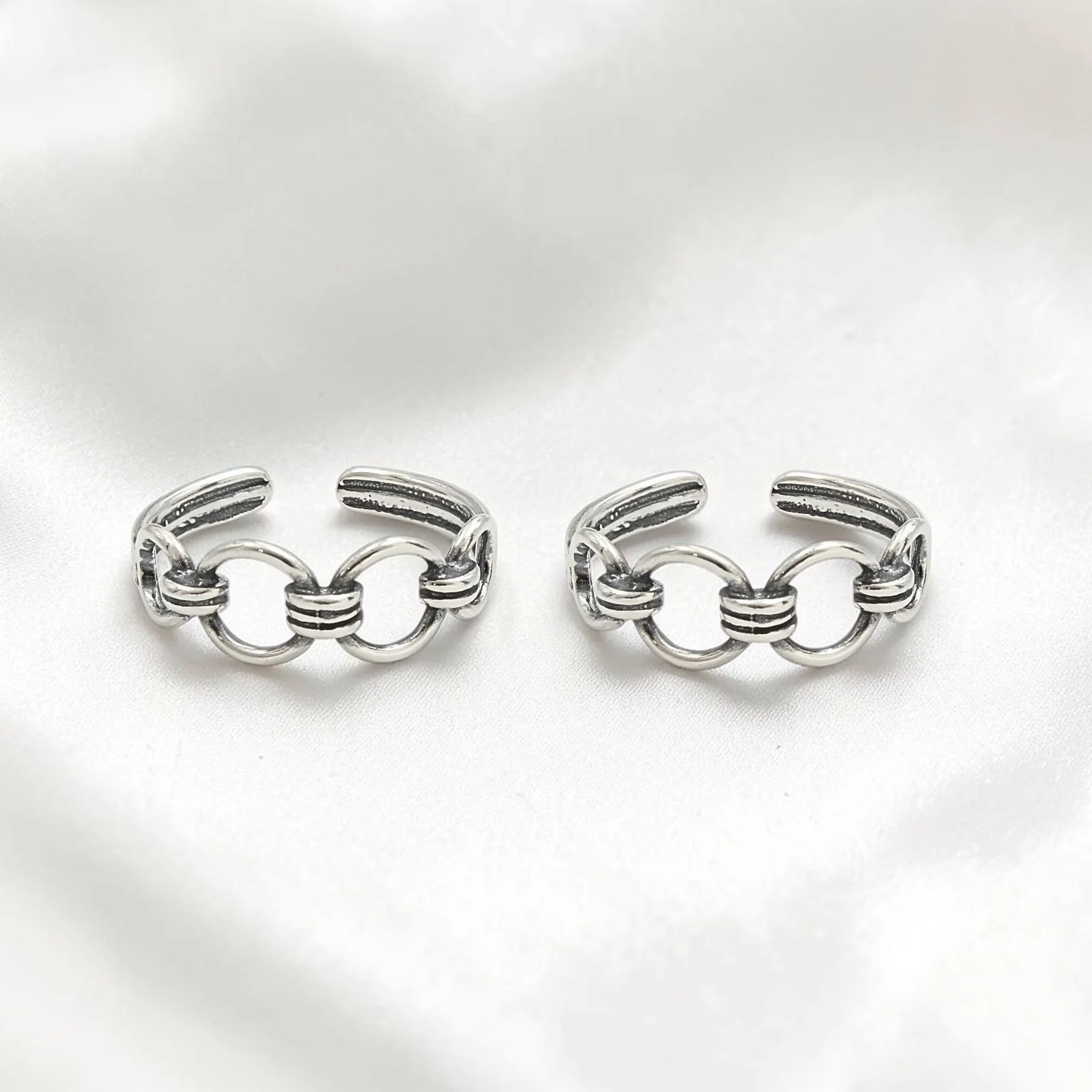 925 Real Silver Women Oxidized Link Design Toe Ring - Pair - Image 2