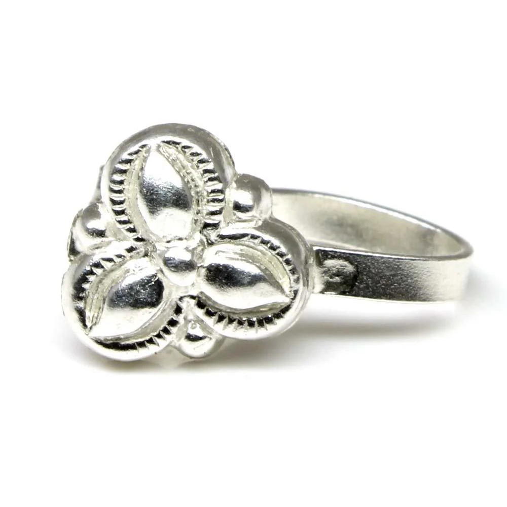 Clover-like motif Non Piercing Silver Nose Stud - Image 2