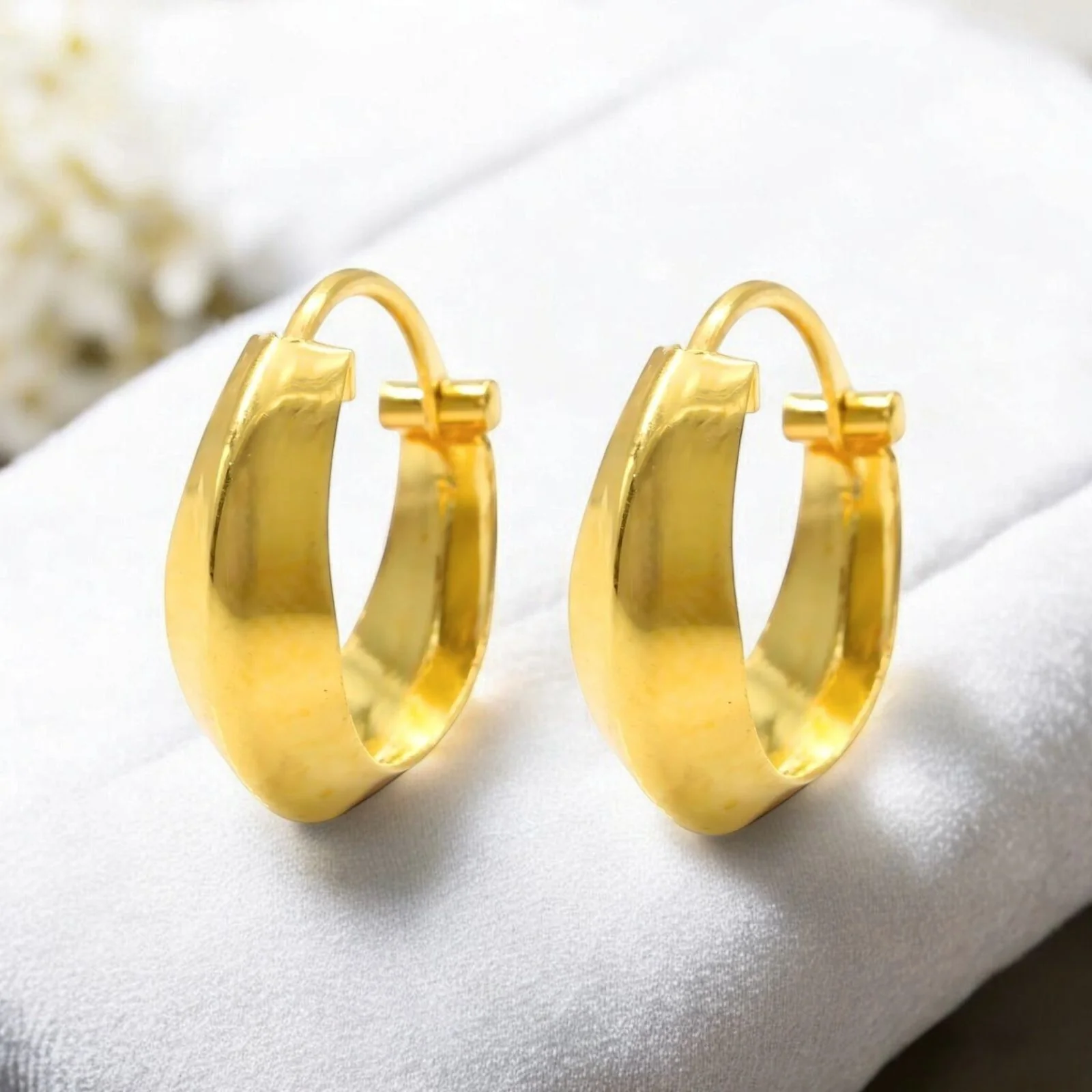 Indian hinged hoop V shape earrings 18k Solid Yellow Gold - Image 6