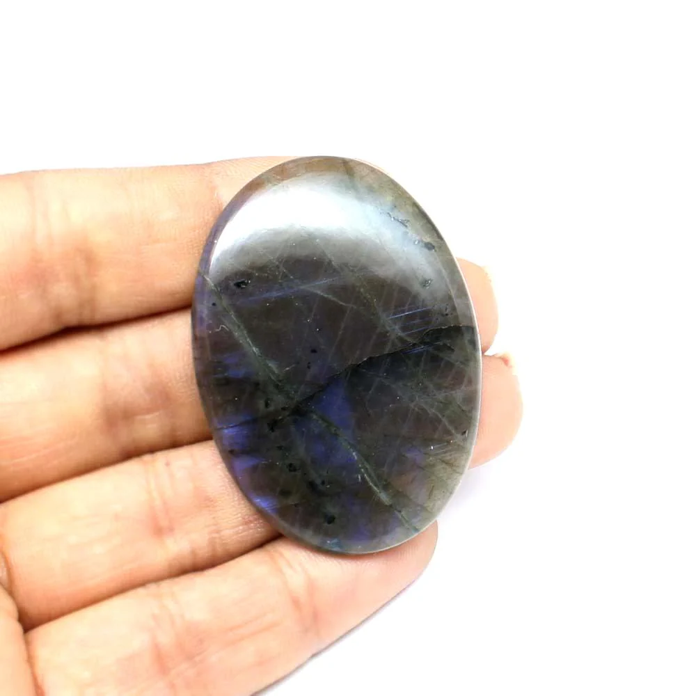Large 60.6ct Labradorite oval – Natural Color Play - Image 3