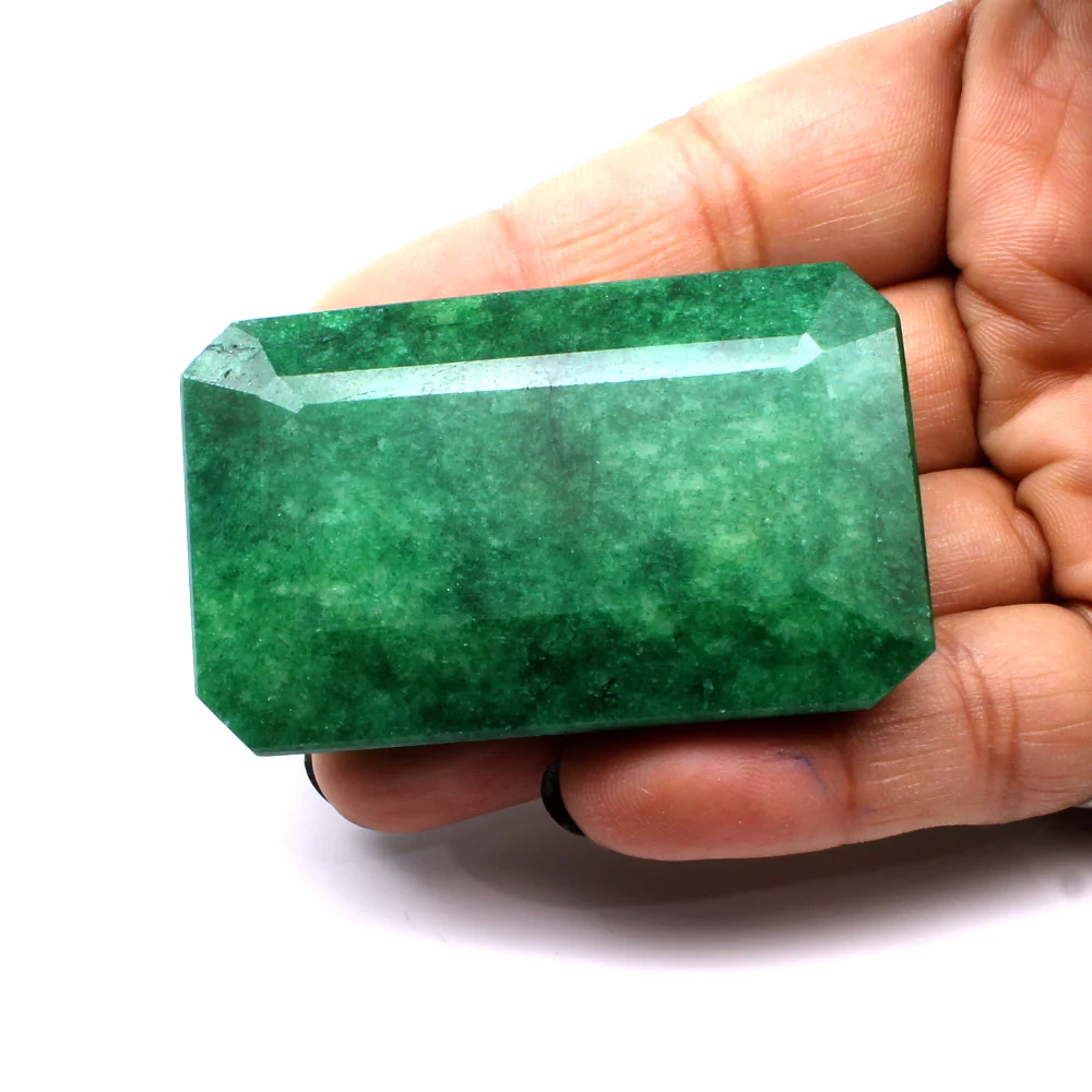 Large Rectangle 297.8Ct Natural Green Emerald Gemstone - Image 3