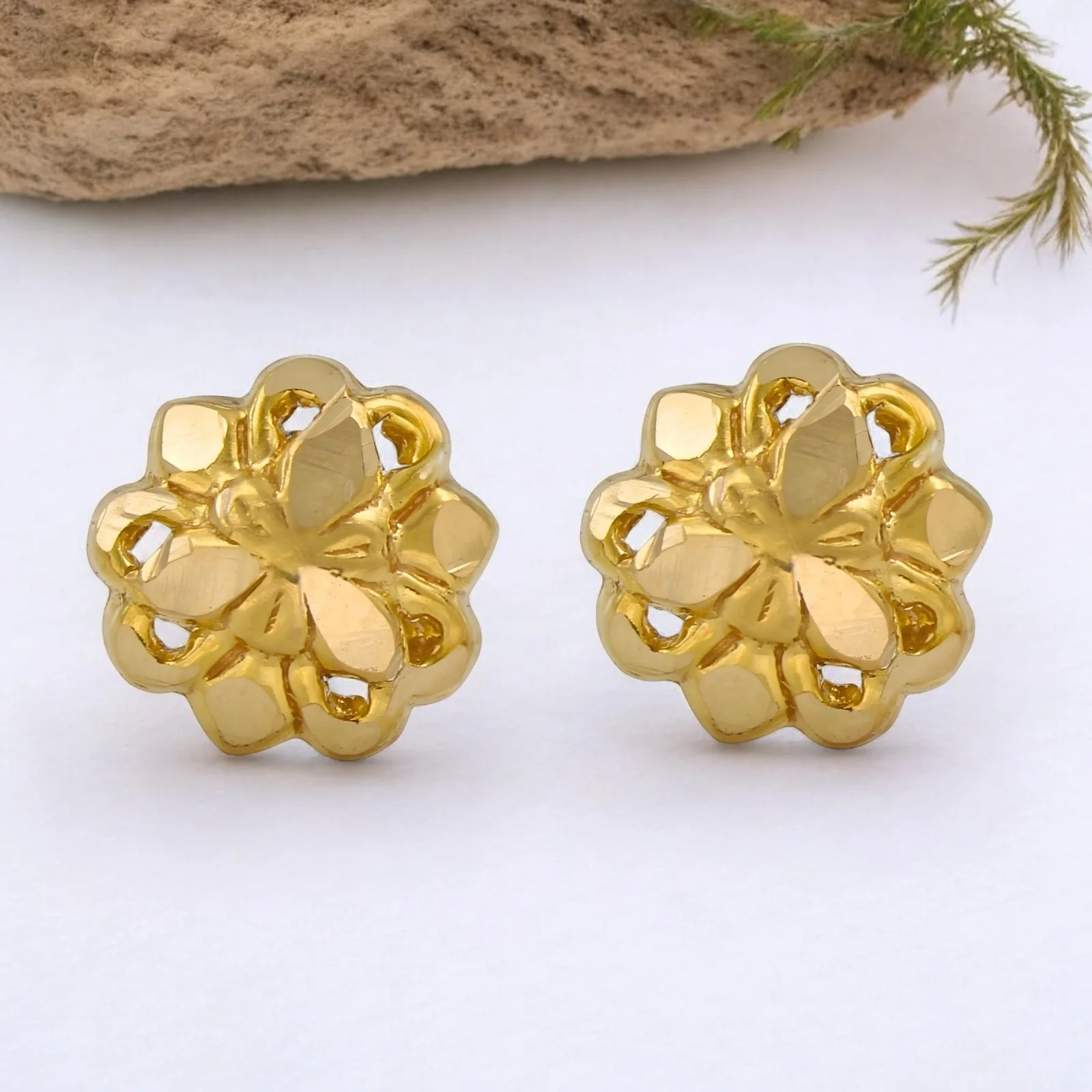 18K Gold Screw-Type Floral Nose\Ear Stud – Lightweight Indian Nose Jewelry for Women