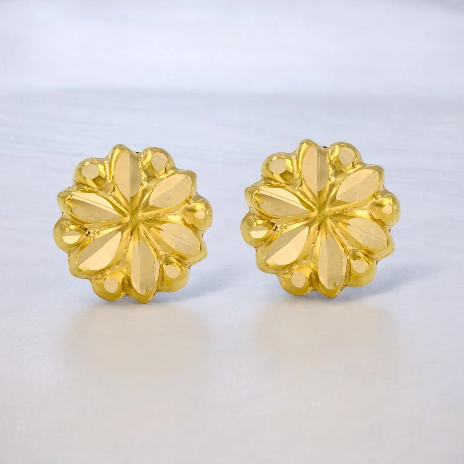 Floral 18K Gold Screw-Type Nose\Ear Stud –  Solid Gold Nose Jewelry for Women