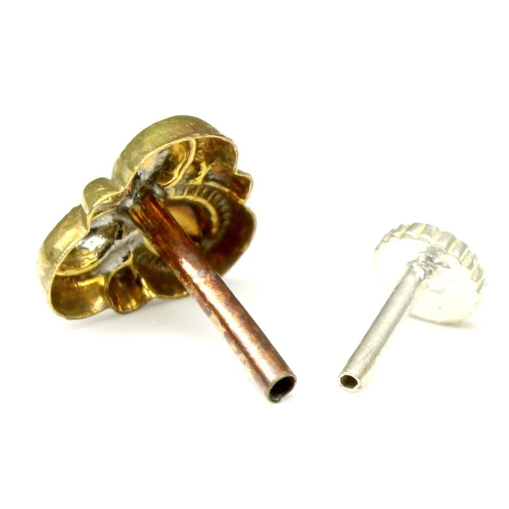 Petal-inspired design nose stud - Image 3