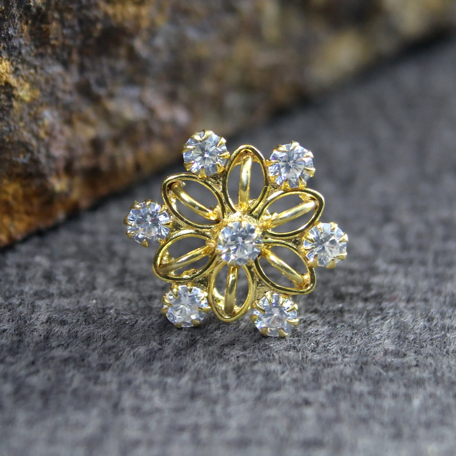 Gold Finish Silver Bloom Nose Pin