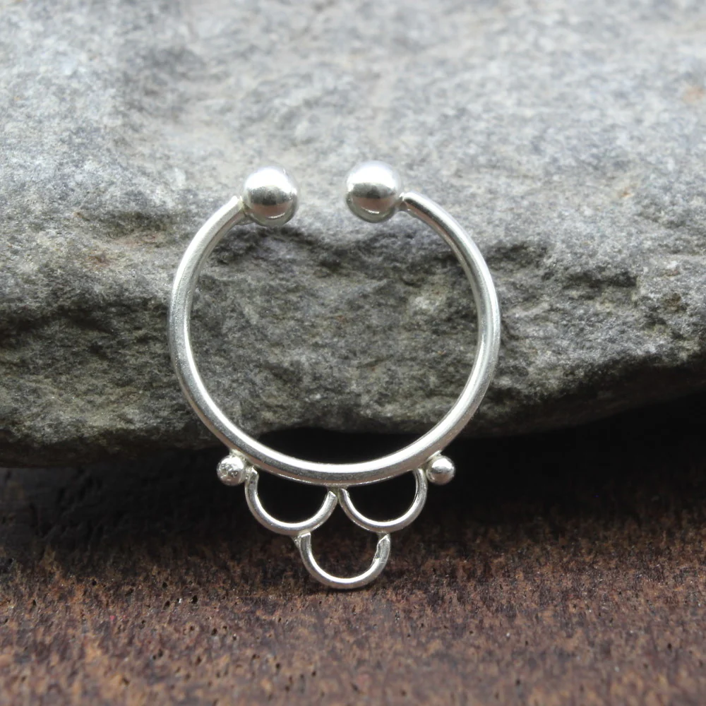 Clip-On Silver Scalloped Design Nose Ring