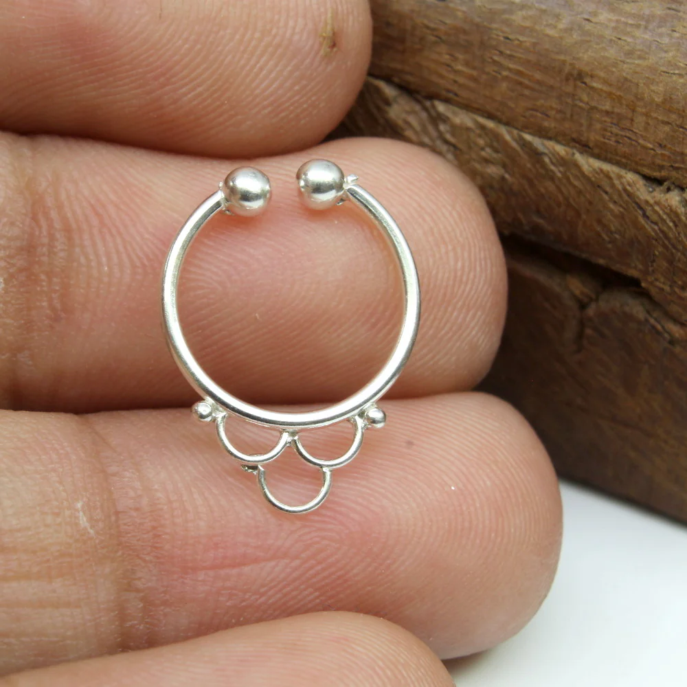 Clip-On Silver Scalloped Design Nose Ring - Image 2