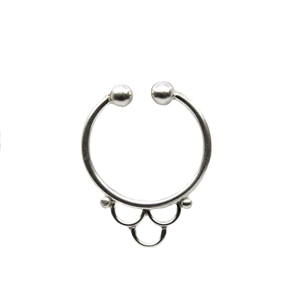 Clip-On Silver Scalloped Design Nose Ring - Image 3