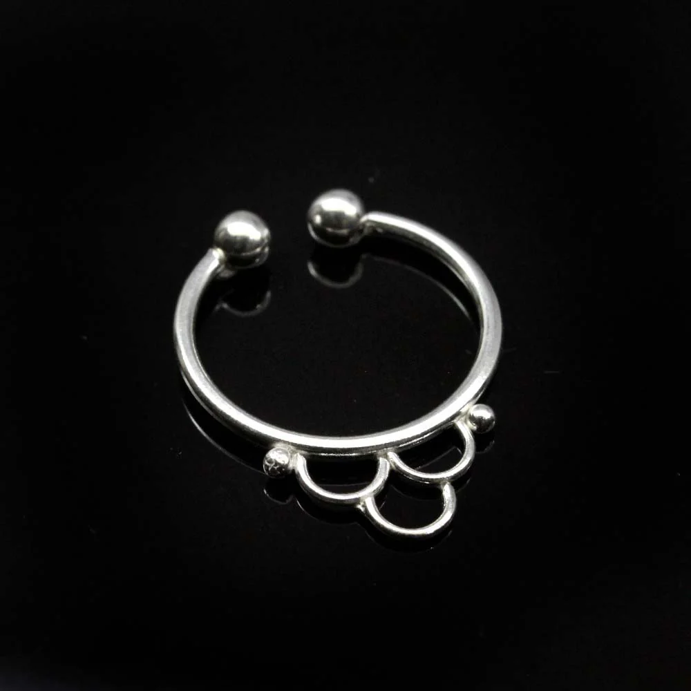 Clip-On Silver Scalloped Design Nose Ring - Image 4