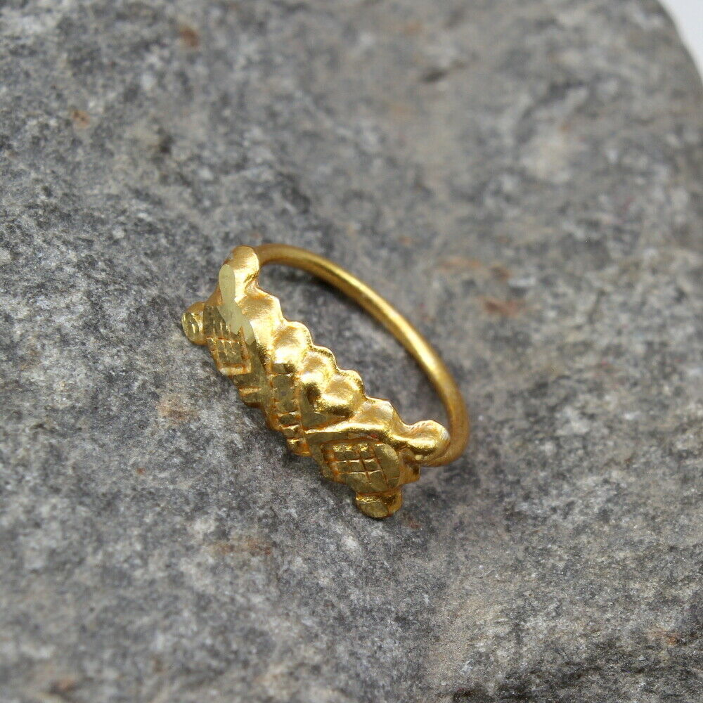 Vertical design nose hoop ring - Image 2