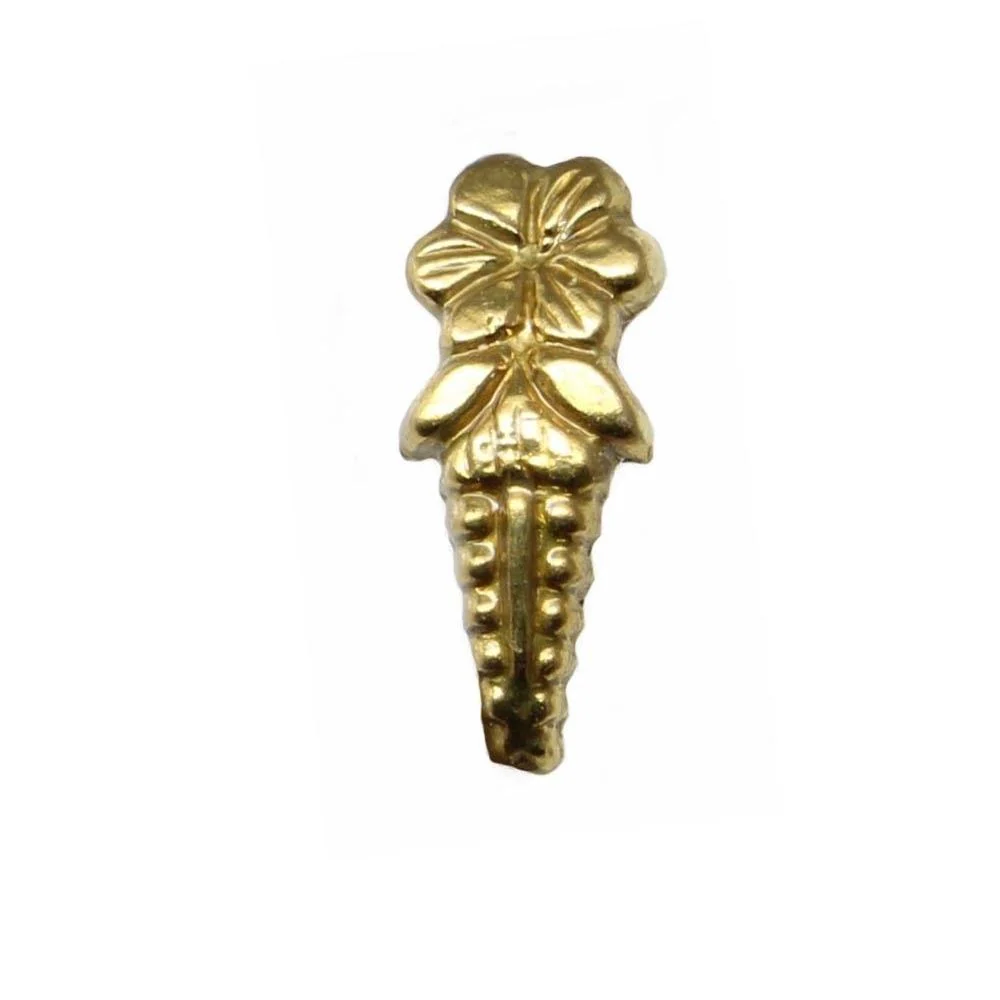 Vertical gold-toned nose stud